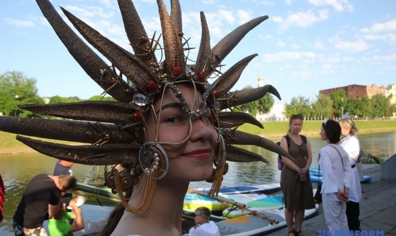 В Харькове День музыки отметили шествием и концертом на воде