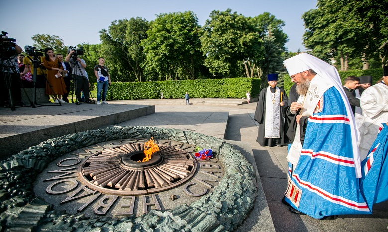 В столичном Парке Вечной Славы управделами УПЦ почтил память погибших – 80 лет со дня начала войны
