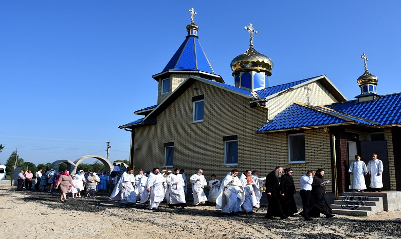На Волыни освятили новый храм УПЦ, построенный вместо захваченного активистами ПЦУ