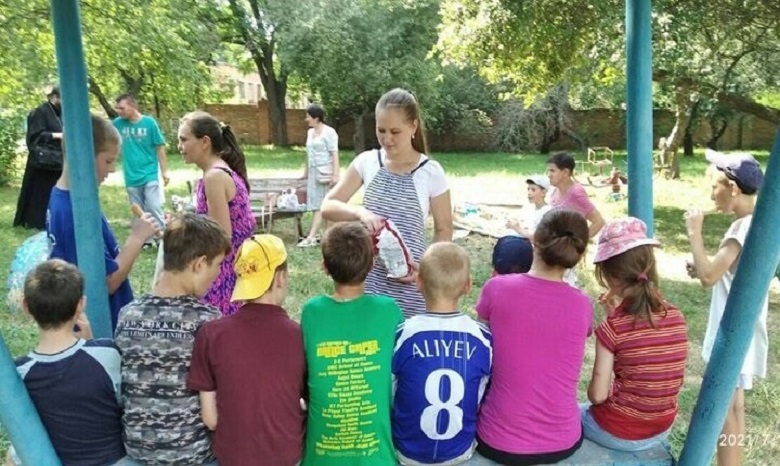 На Полтавщине волонтеры УПЦ передали помощь детям-пациентам психиатрической больницы