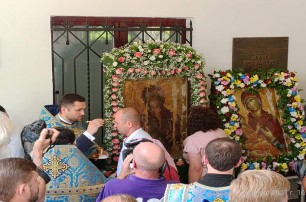 В Луцк делегация Польской Православной Церкви привезла афонскую копию Холмской иконы Богородицы