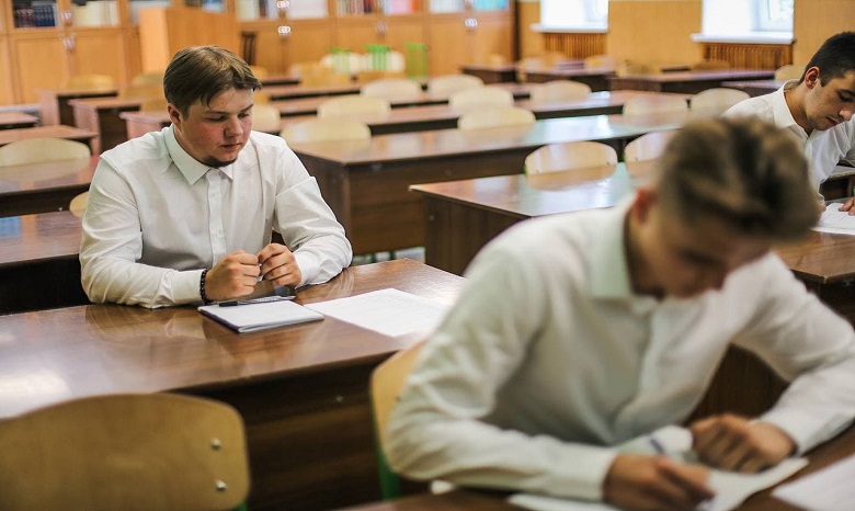 115 абитуриентов допущены к вступительным экзаменам на дневное отделение в Киевские духовные школы