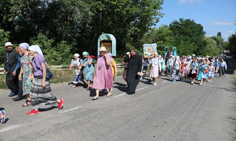 На Киевщине верующие УПЦ прошли крестным ходом с чудотворной иконой Богородицы