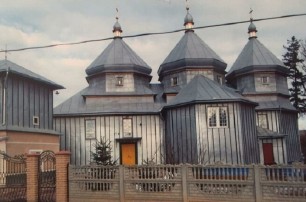 На Буковине сторонники ПЦУ пытались опечатать храм УПЦ