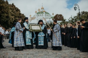 В Киево-Печерской лавре тысячи верующих УПЦ отмечают престольный праздник монастыря