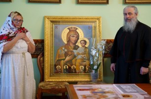 Святогорской лавре подарили копию чудотворной иконы Богородицы из Румынии
