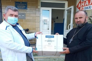 Нежинская епархия УПЦ передала медикам антибиотики для COVID-больных
