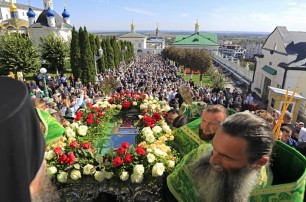 В Почаеве тысячи верующих УПЦ отметили память преподобного Иова