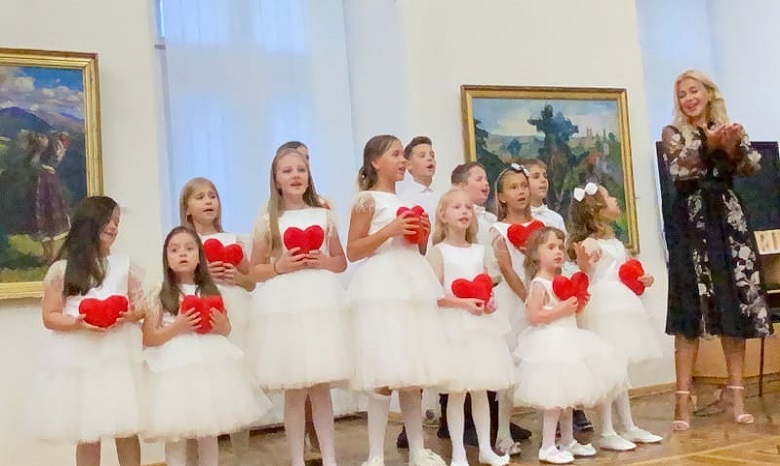 В Ужгороде на благотворительном концерте УПЦ собрали более 40 тыс грн для ребенка с лейкемией