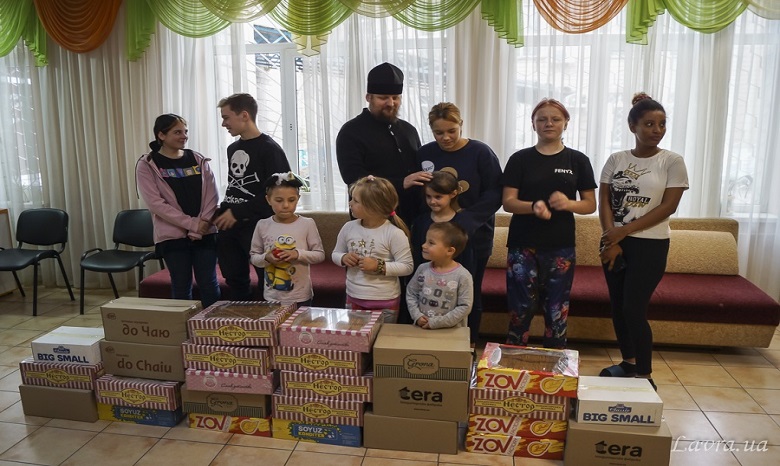 В УПЦ рассказали, какую помощь можно принести в Киево-Печерскую лавру для нуждающихся