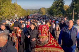 На Кировоградщине верующие УПЦ прошли крестным ходом к мощам священномученика Николая Искровского