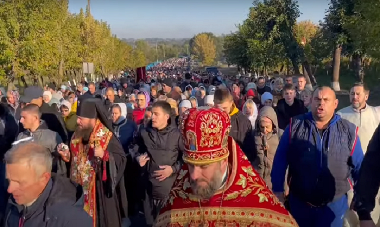 На Кировоградщине верующие УПЦ прошли крестным ходом к мощам священномученика Николая Искровского