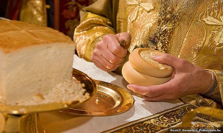 Священник УПЦ рассказал о том, как Православная Церковь поминает живых и усопших