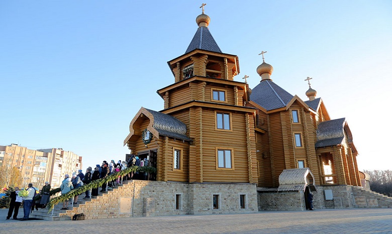 На Донбассе освятили восстановленный от артобстрела храм УПЦ