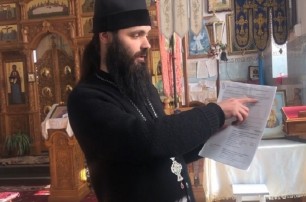 На Буковине активисты ПЦУ пытаются захватить храм УПЦ с помощью подделки документов