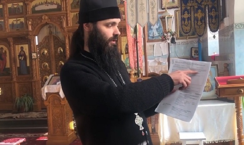 На Буковине активисты ПЦУ пытаются захватить храм УПЦ с помощью подделки документов