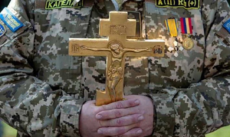 В УПЦ заявили, что будут добиваться равных прав для своих верующих в армии