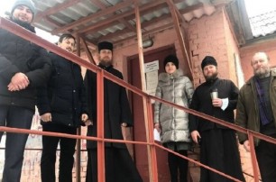 На Черниговщине архиерей и верующие УПЦ стали донорами крови