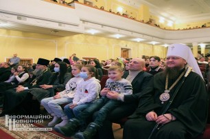 В Черкассах УПЦ провела благотворительную елку для 900 нуждающихся детей