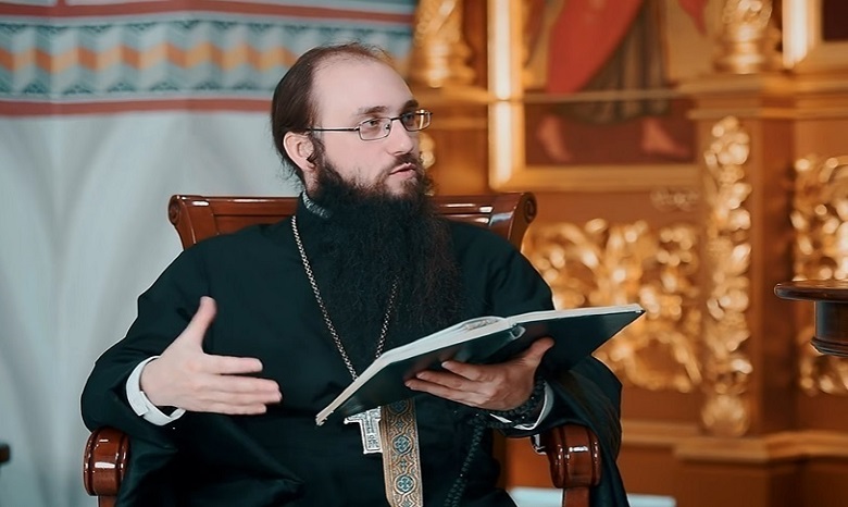 Священник УПЦ рассказал о значении чтения Евангелия на литургии