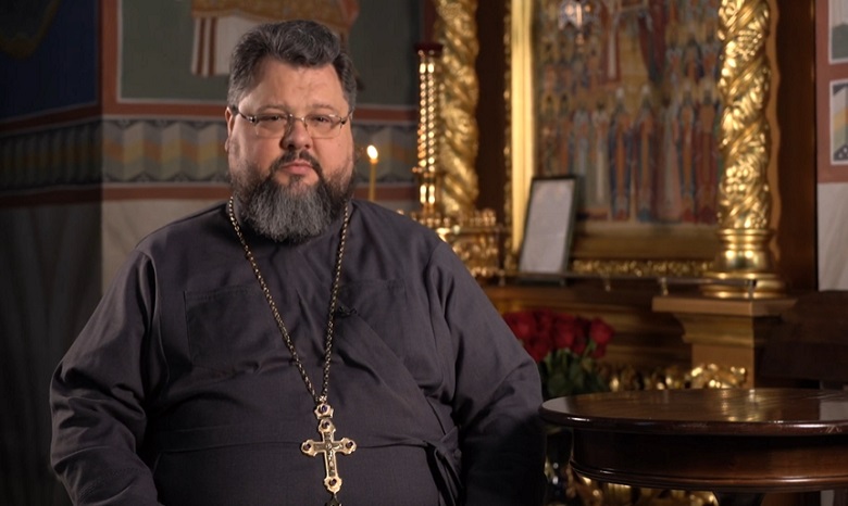 Священник УПЦ объяснил, почему нельзя снимать нательный крестик
