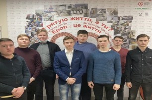 Студенты киевских духовных школ УПЦ сдали кровь для онкобольных детей и призывают пополнить ряды доноров