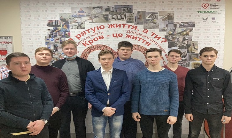 Студенты киевских духовных школ УПЦ сдали кровь для онкобольных детей и призывают пополнить ряды доноров