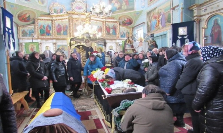 На Ровенщине и в Энергодаре священники УПЦ отпели погибших украинских воинов