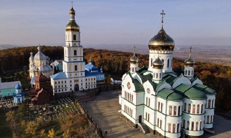 На Буковине Банченский монастырь УПЦ принял 5 тыс беженцев
