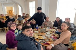 В УПЦ рассказали, как Церковь помогает украинским военным, беженцам и больницам во время войны