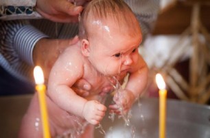 В УПЦ рассказали, как крестить человека в смертельной опасности