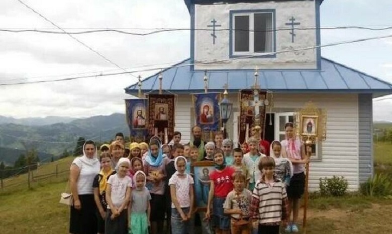 На Ивано-Франковщине СБУ требует от священника УПЦ «самоликвидировать» свой приход
