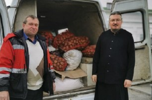Киево-Печерская лавра УПЦ передала помощь больницам столицы