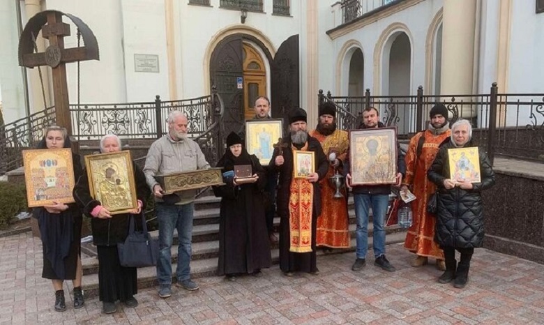 Вокруг Кропивницкого священники УПЦ совершили крестный ход с мощами святых воинов