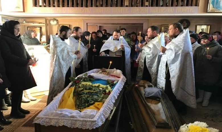 В епархиях УПЦ совершили чин отпевания погибших украинских воинов