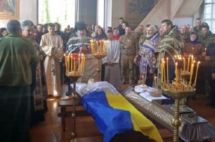 В епархиях УПЦ священники отпели украинских воинов