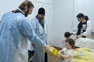 УПЦ помогает беженцам, защитникам, больницам и нуждающимся