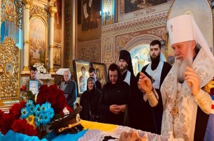 На Закарпатье и Одесчине священники УПЦ отпели украинских погибших воинов