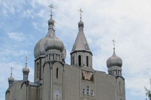 В Шепетовке пытаются захватить кафедральный собор УПЦ