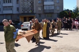 На Волыни и Виннитчине священники УПЦ отпели погибших украинских военных