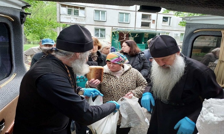 В УПЦ помогают защитникам Украины, беженцам и нуждающимся