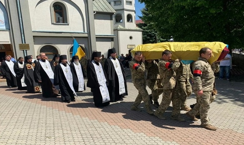 Священники УПЦ в пяти регионах отпели погибших украинских воинов