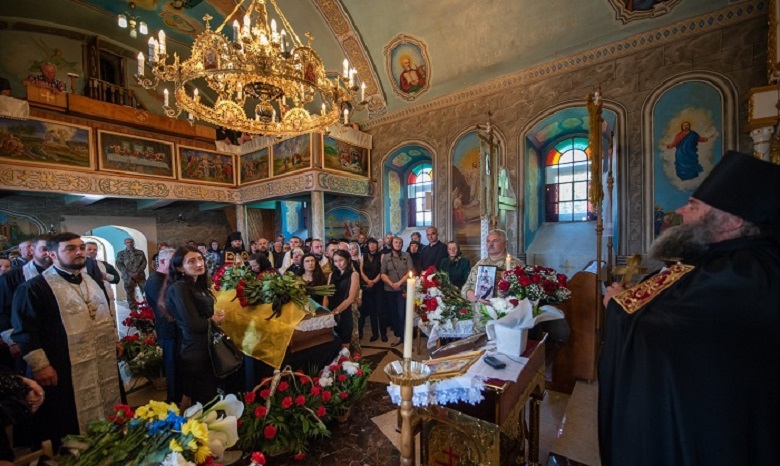 На Закарпатье и Виннитчине священники УПЦ отпели погибших украинских воинов