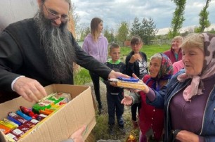 Митрополит УПЦ передал помощь жителям Киевщины