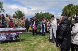 На Виннитчине, Буковине и Волыни священники УПЦ отпели украинских воинов