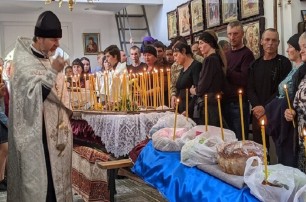 Священники УПЦ в пяти епархиях отпели украинских воинов