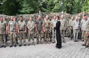 На Закарпатье священник УПЦ благословил воинов на защиту Украины