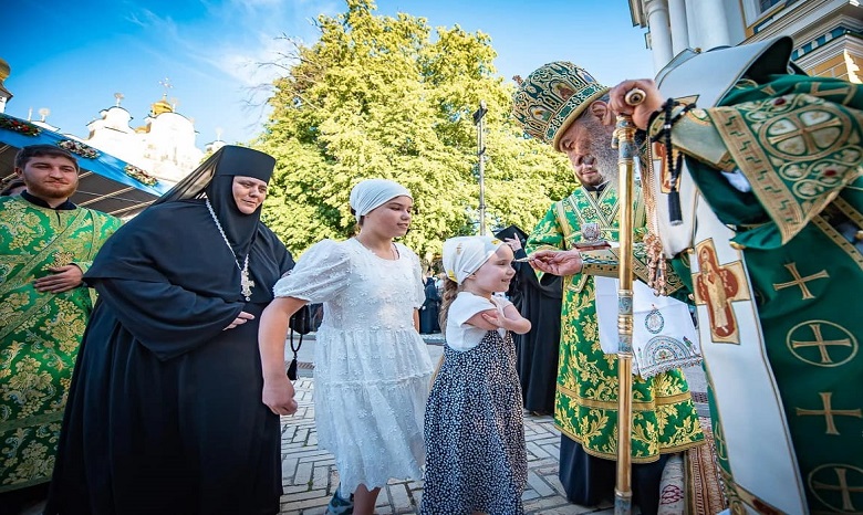 Верующие УПЦ в соцсетях поздравляют Митрополита Онуфрия с Днем Ангела
