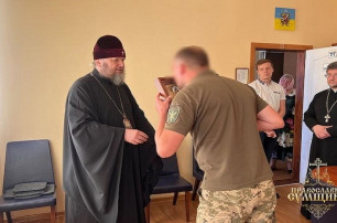 Сумской митрополит УПЦ передал гуманитарную помощь украинским военнослужащим