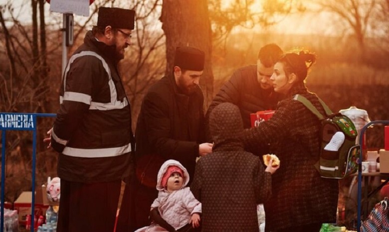 Румынская Церковь передала 7,6 млн евро для украинских беженцев